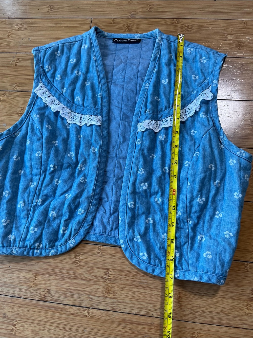 Vintage Cottagecore Quilted Blue Clover Leaf Cropped Vest with Darling Lace Trim - Picture 5 of 10